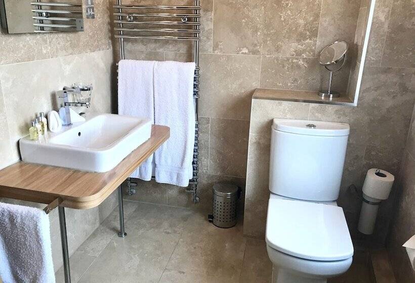 اتاق اجرایی, Ennios Boutique