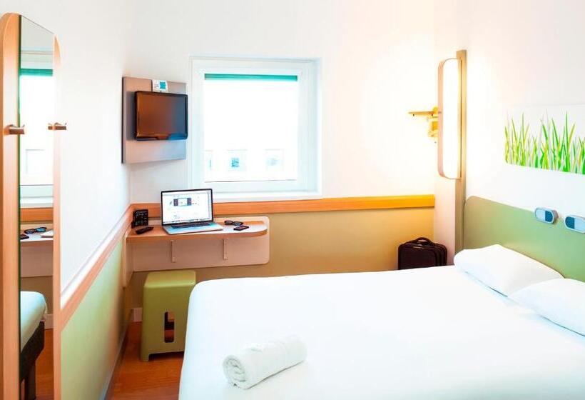 Standard Room, Ibis Budget Birmingham International Airport – Nec