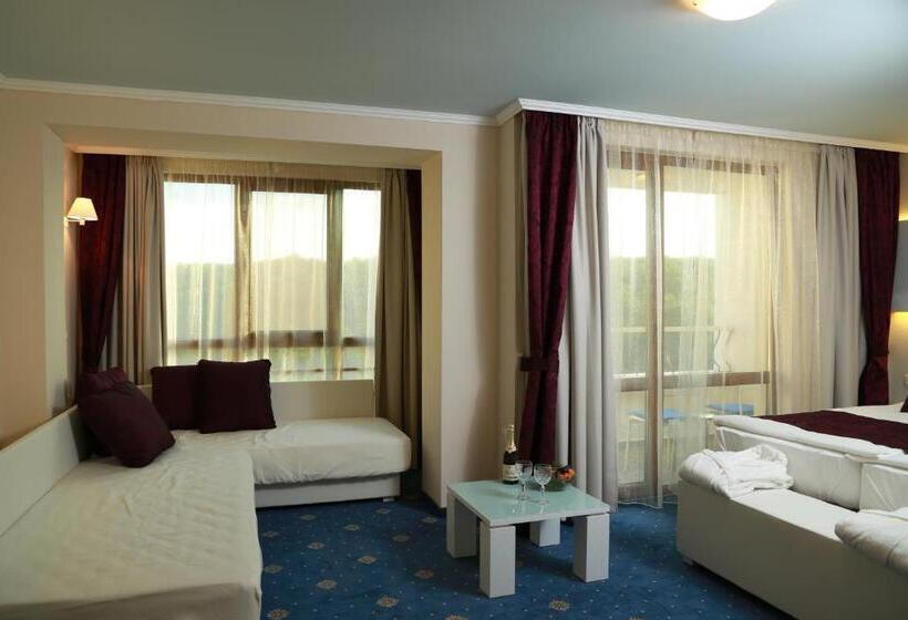 اتاق استاندارد سه تخته با بالکن, Perla Royal Hotel   All Inclusive