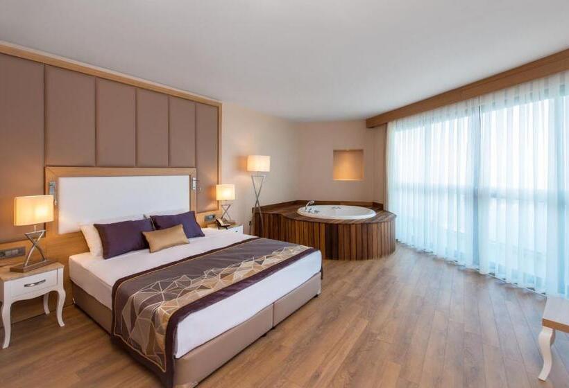 سوئیت با چشم‌انداز دریا و هیدروماساژ, Mary Hotels Alanya