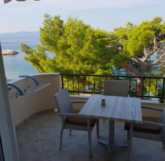 اتاق لوکس با چشم‌انداز دریا, Villa Marija