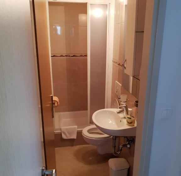 اتاق لوکس با چشم‌انداز دریا, Villa Marija
