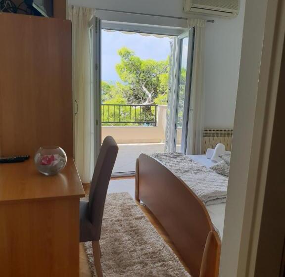 اتاق لوکس با چشم‌انداز دریا, Villa Marija