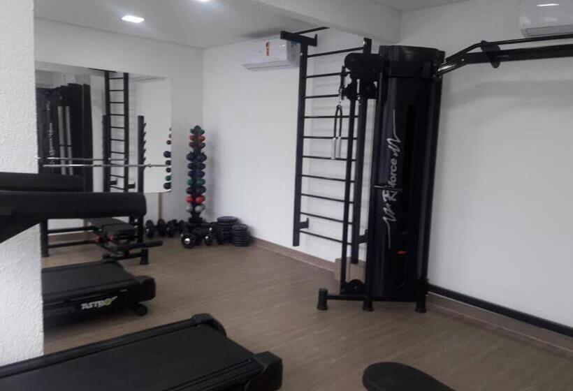 اتاق لوکس چهار تخته, Wembley Inn