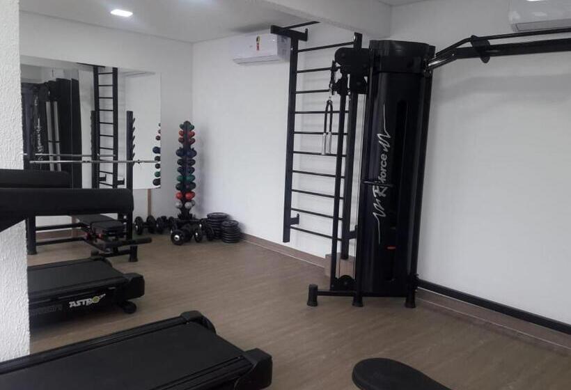 اتاق لوکس سه تخته, Wembley Inn