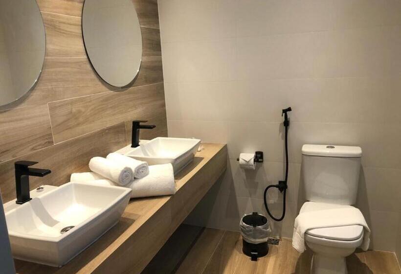 سوئیت با وان آب گرم, Wembley Inn