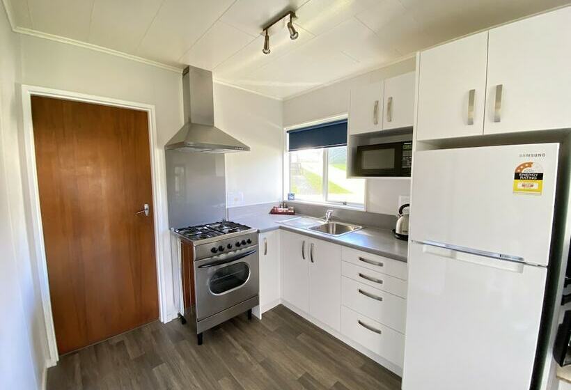 2 Bedroom Deluxe Villa, Whanganui River Top 10 Holiday Park