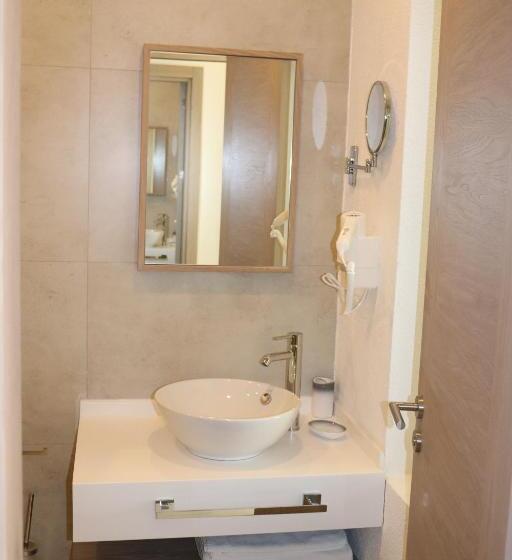اتاق لوکس سه تخته, Zest Exclusive Hotel & Spa