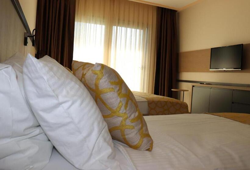 اتاق لوکس سه تخته, Zest Exclusive Hotel & Spa