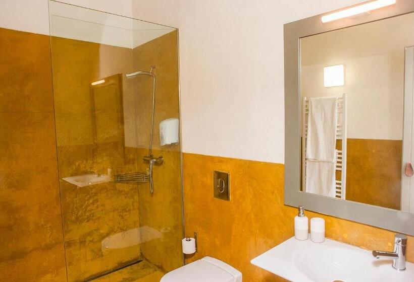 استودیو استاندارد با چشم‌انداز, Casal De Tralhariz   Turismo De Habitacao