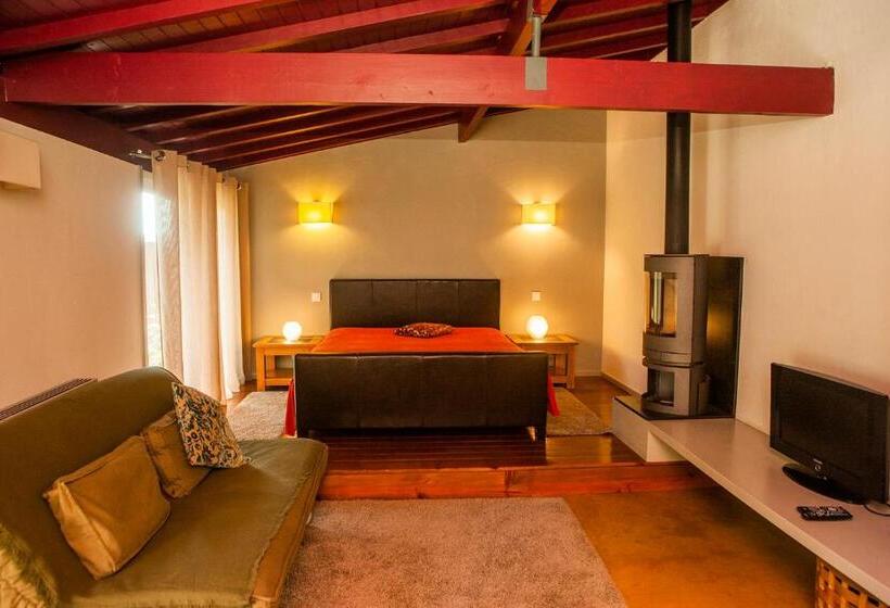 استودیوی سوپریور, Casal De Tralhariz   Turismo De Habitacao