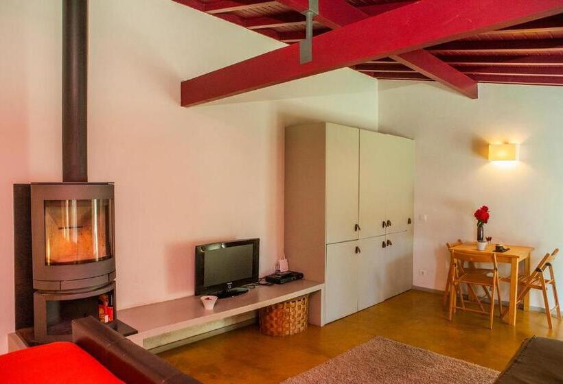 استودیوی سوپریور, Casal De Tralhariz   Turismo De Habitacao