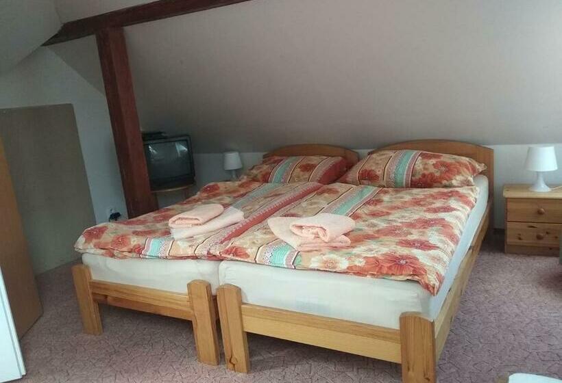 اتاق استاندارد سه نفره, Guest House Kaskáda