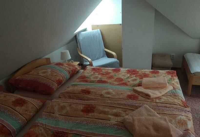 اتاق استاندارد سه نفره, Guest House Kaskáda