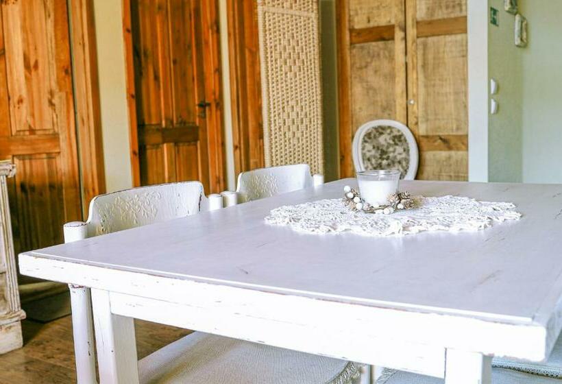 اتاق استاندارد سه نفره, Mníchov Dvor