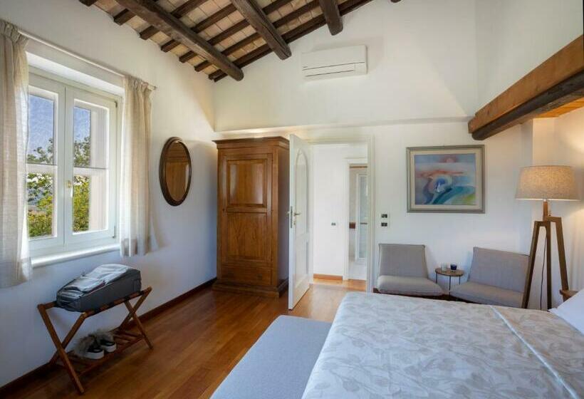 اتاق لوکس سه تخته, Villa Lemarche B&b