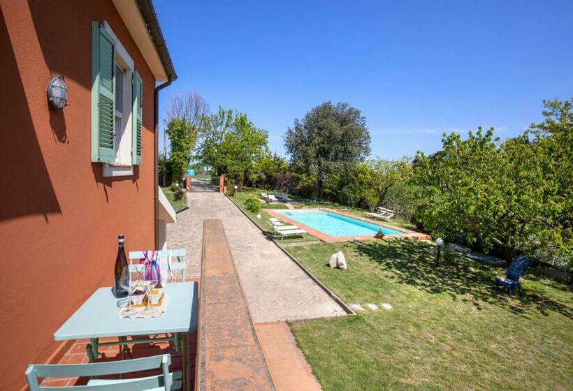 اتاق لوکس سه تخته, Villa Lemarche B&b