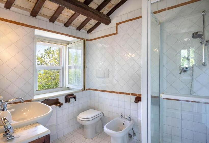 اتاق لوکس سه تخته, Villa Lemarche B&b