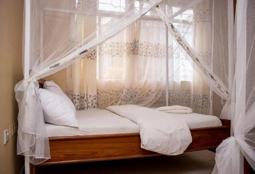اتاق یک تخته با چشم‌انداز استخر, Kilimanjaro Snow Peak