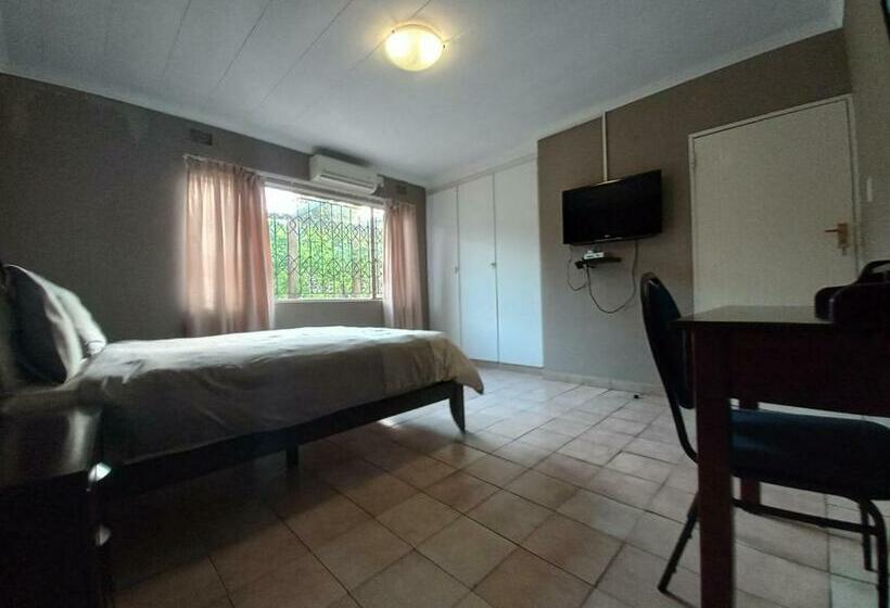 اتاق خانوادگی پایه, Pilanesberg View Guest House