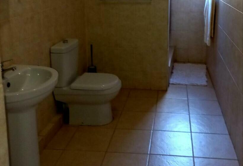 اتاق خانوادگی پایه, Pilanesberg View Guest House