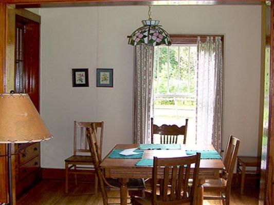 کلبه ییلاقی, White Pine Camp