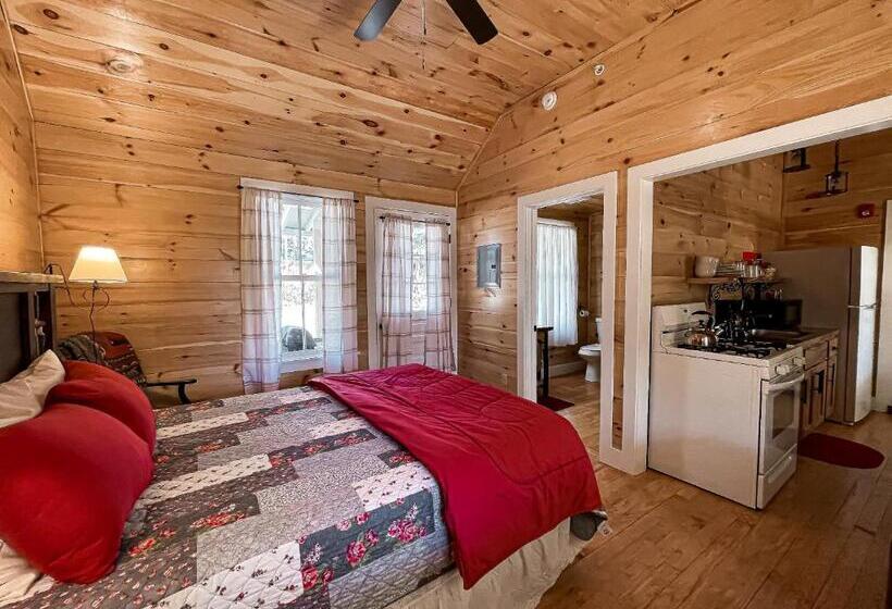 سوییت جونیور, White Pine Camp
