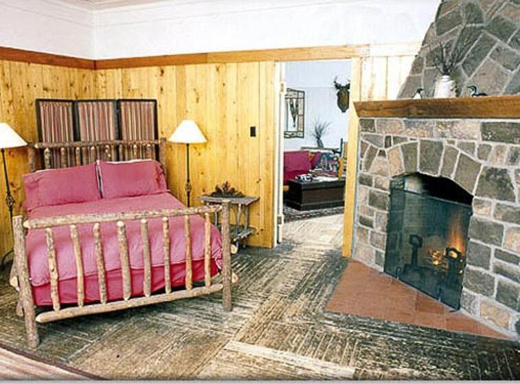 اتاق لوکس چهار تخته, White Pine Camp