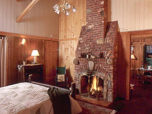 اتاق استاندارد چهار تخته, White Pine Camp