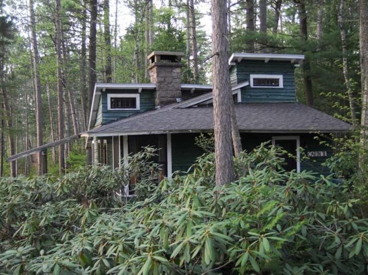 اتاق استاندارد سه نفره, White Pine Camp