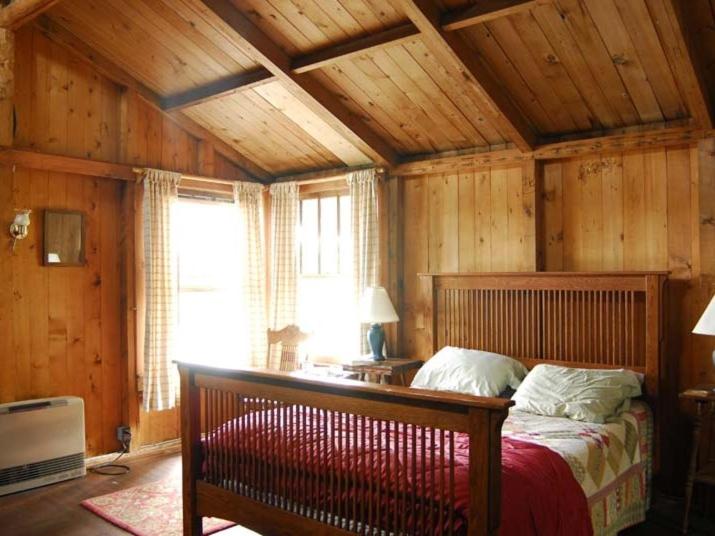 اتاق استاندارد سه نفره, White Pine Camp