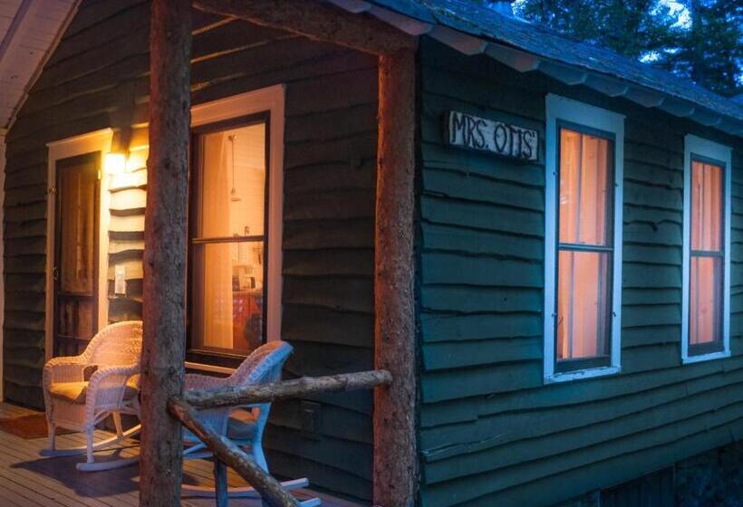 کلبه ییلاقی سوپریور یک خوابه, White Pine Camp