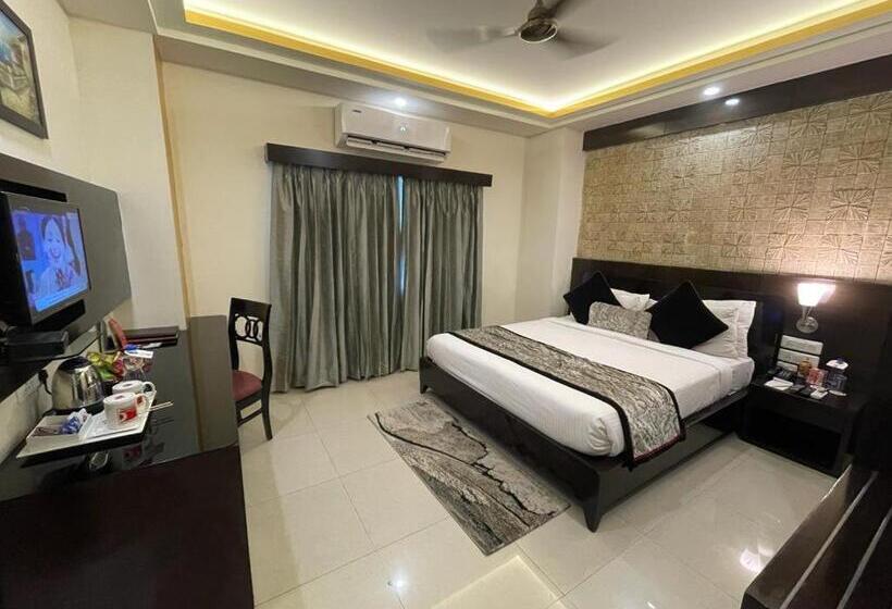 اتاق لوکس با تخت بزرگ, The Vaishnavi