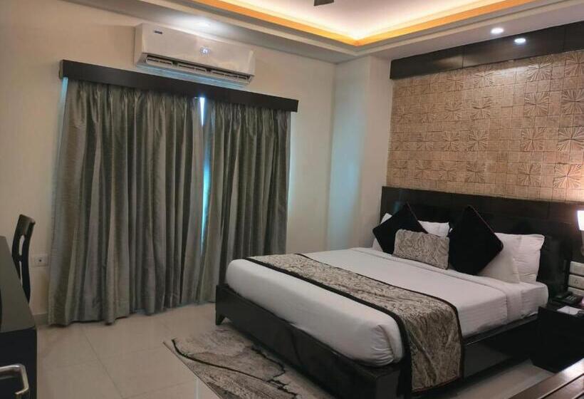 اتاق لوکس با تخت بزرگ, The Vaishnavi