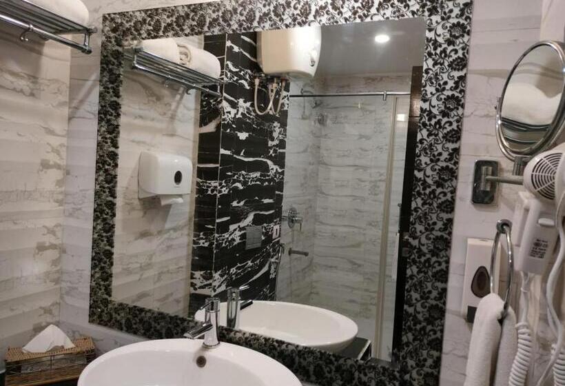 اتاق سوپریور با تخت بزرگ, The Vaishnavi