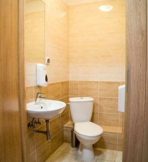 اتاق استاندارد یک تخته با سرویس بهداشتی مشترک, Kompleks Hotelarski Zgoda