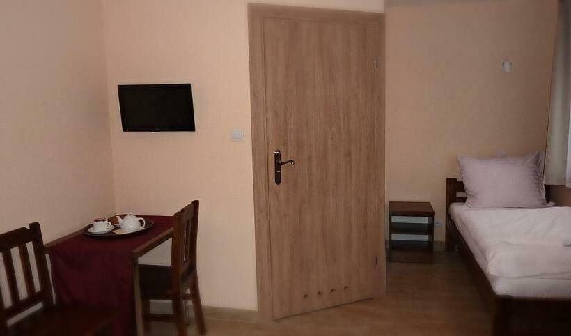 اتاق استاندارد با سرویس بهداشتی مشترک, Kompleks Hotelarski Zgoda