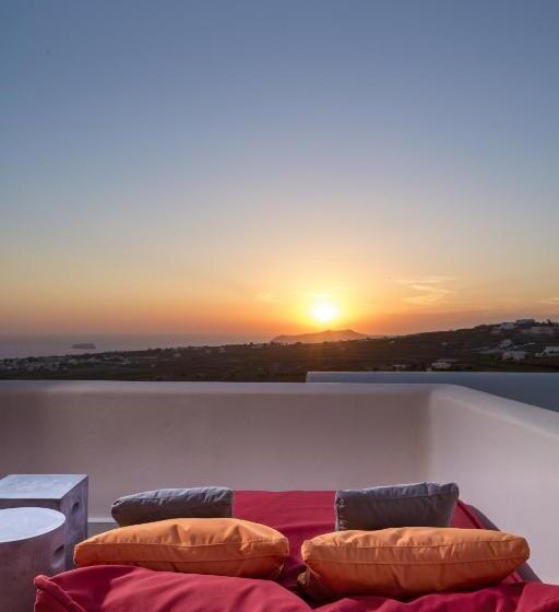 Suite with Hot Tub, Art Hotel Santorini