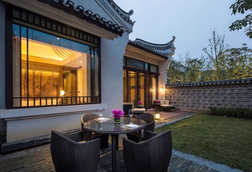 ویلای 2 خوابه, Banyan Tree Yangshuo