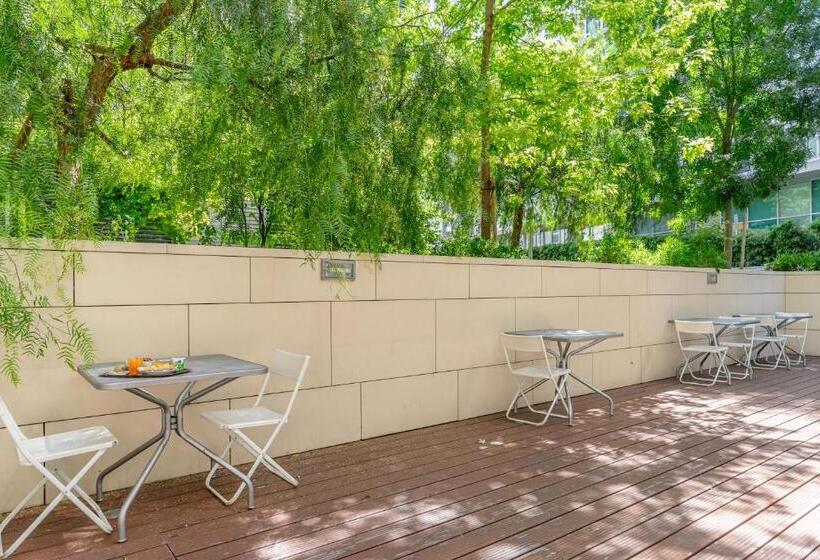 اتاق استاندارد, B&b Hotel Marseille Euromed
