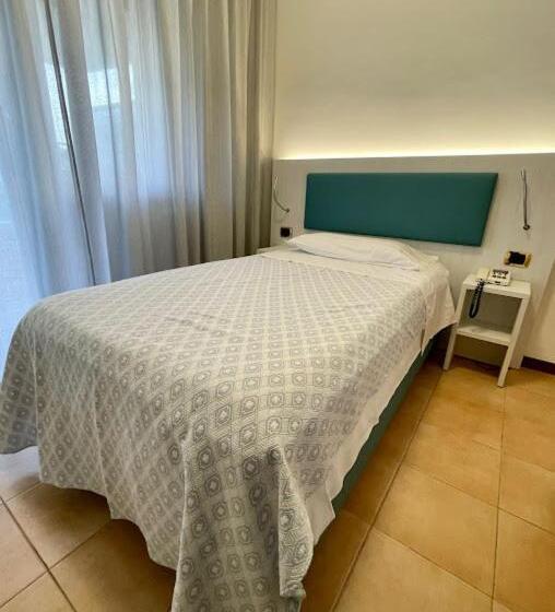 Standard Single Room, Corallo