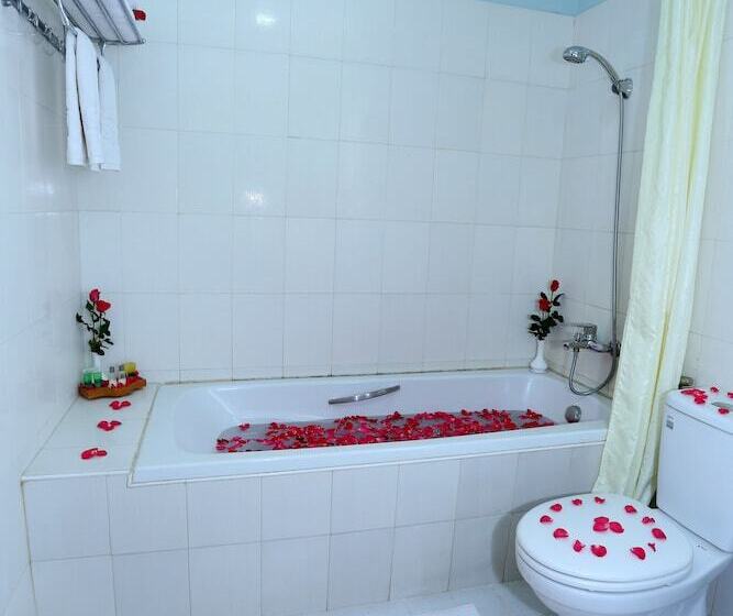 Chambre Deluxe, Dingar