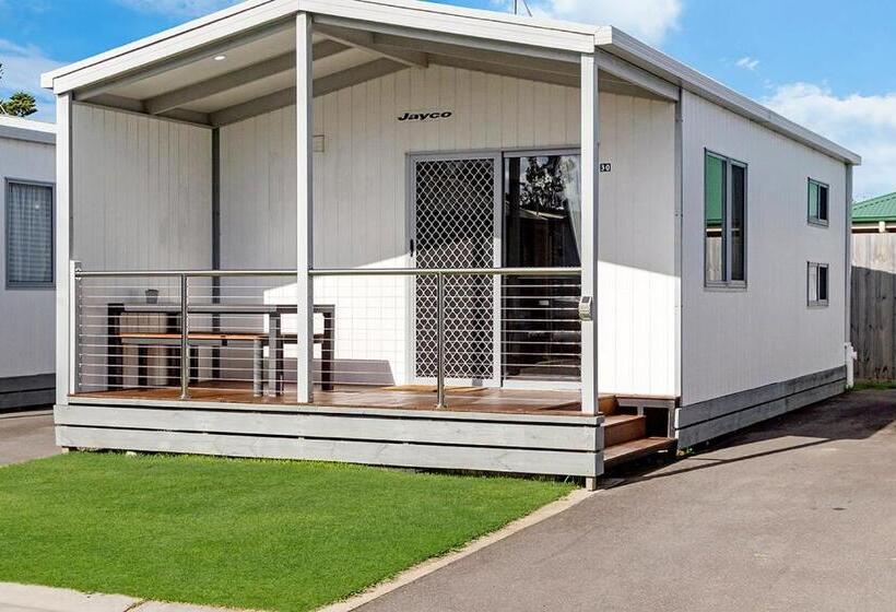 کابین, Portland Holiday Village