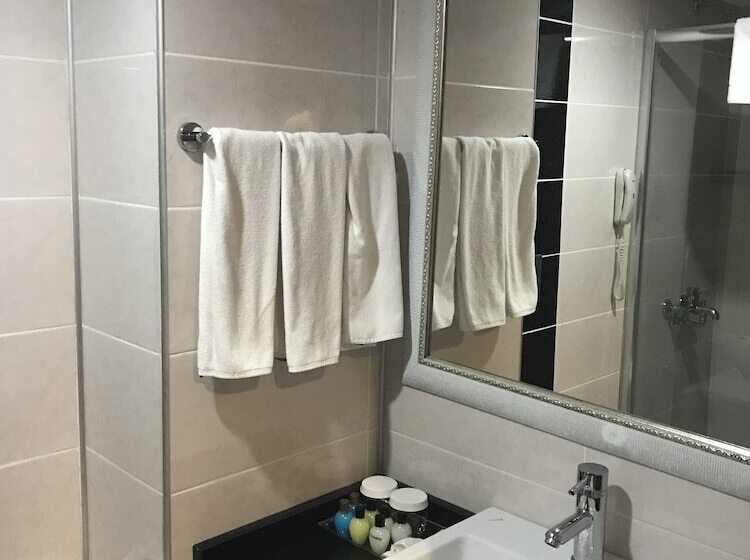 اتاق خانوادگی, Throne Beach Resort & Spa