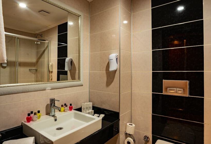 اتاق خانوادگی, Throne Beach Resort & Spa