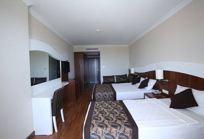 اتاق خانوادگی, Throne Beach Resort & Spa