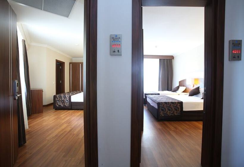 اتاق خانوادگی, Throne Beach Resort & Spa