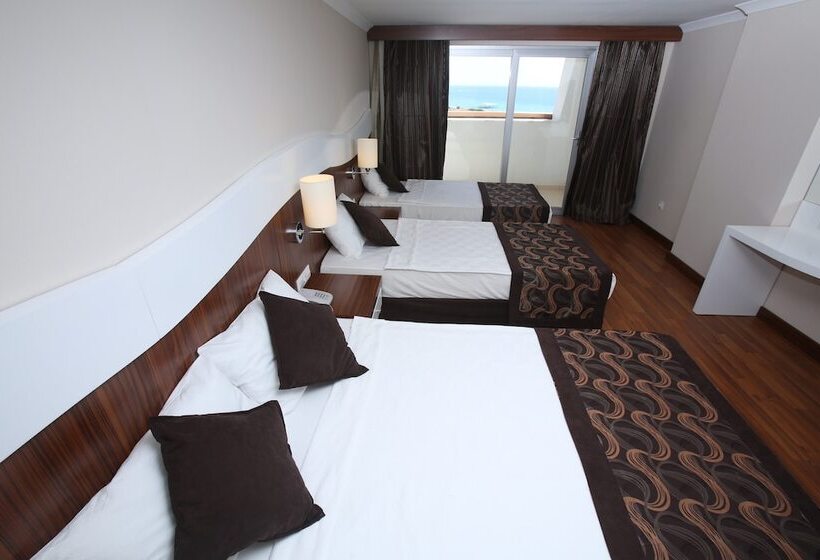 اتاق خانوادگی, Throne Beach Resort & Spa