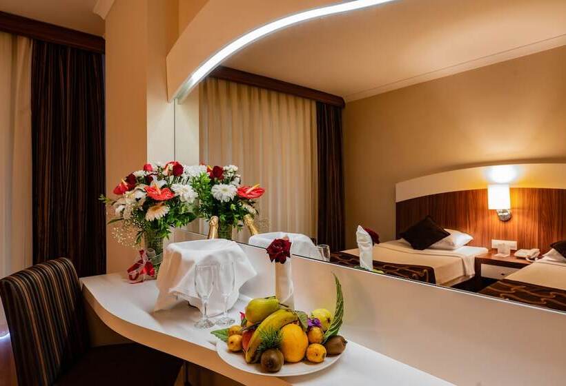 اتاق خانوادگی, Throne Beach Resort & Spa