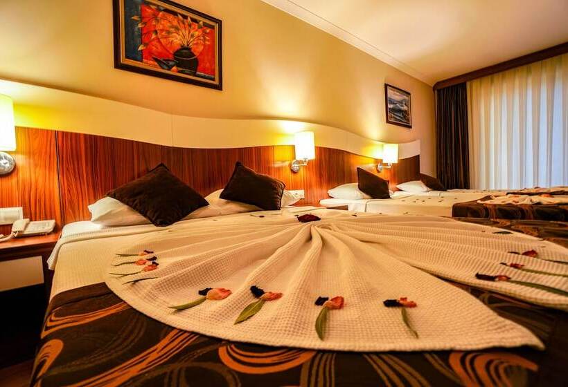 اتاق خانوادگی, Throne Beach Resort & Spa